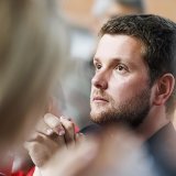 La gauche vaudoise, ici avec le président du PS Romain Pilloud, va saisir la Cour constitutionnelle pour permettre les débats à l'école avant les fédérales (archives).